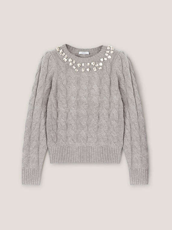 Pullover in maglia a trecce con pietre crystal