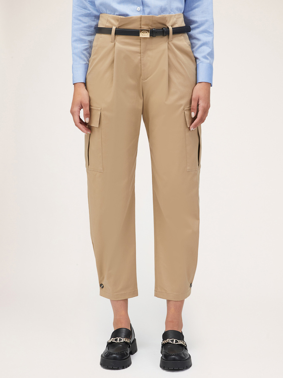 Pantaloni cargo con pieghe