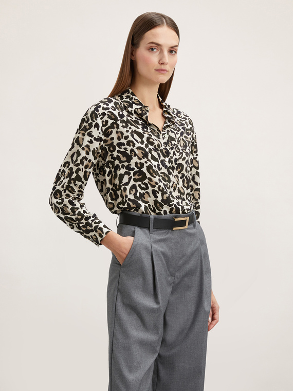 Weich fallende Hemdbluse mit Animalier-Muster