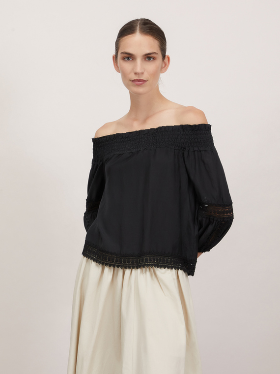 Off-shoulders blouse with crochet inserts