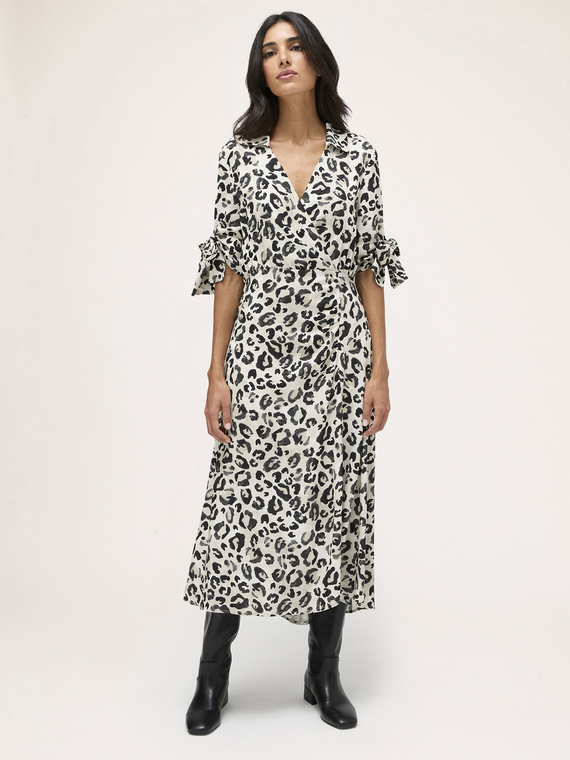 Weich fallendes Kleid mit Animalier-Muster