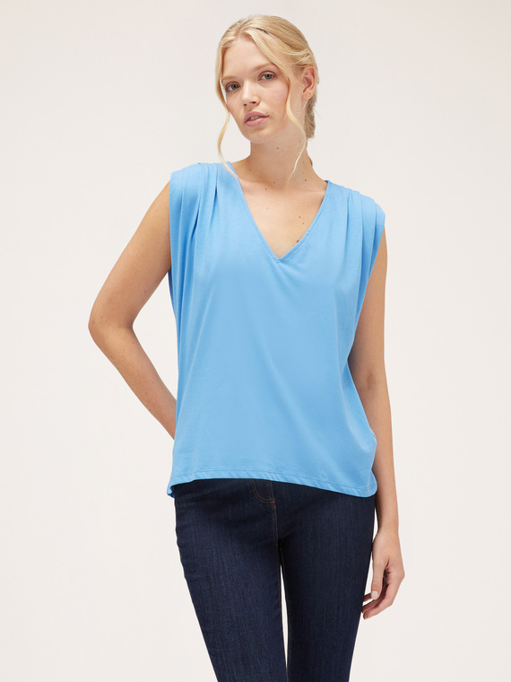 T-shirt with pleats on the shoulders