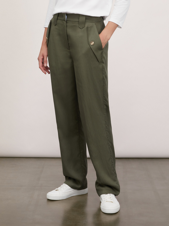 Regular trousers with pockets