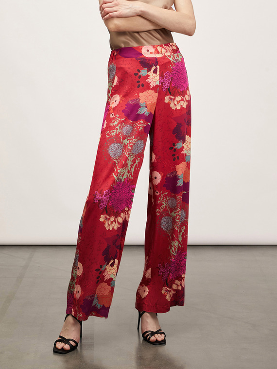 Pantalones modelo palazzo con estampado