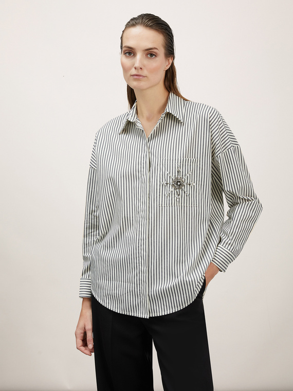 Camicia over a righe con ricamo