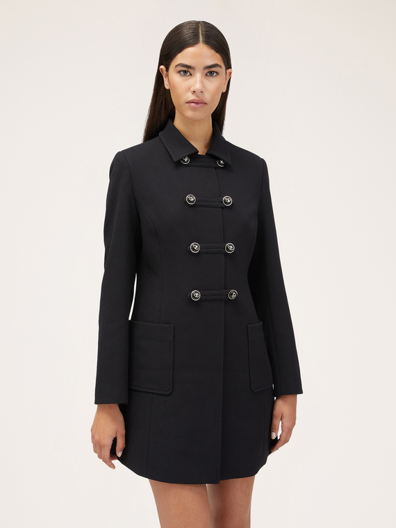 Coat with toggle fasteners