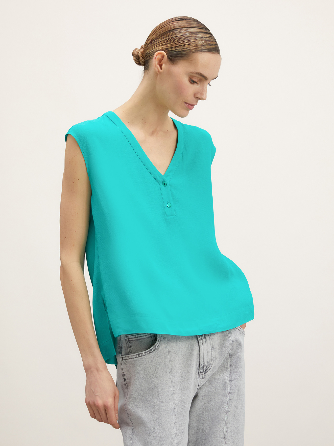 Sleeveless flowing blouse image number 0