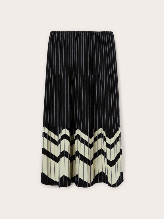 Long pleated knit skirt with chevron pattern