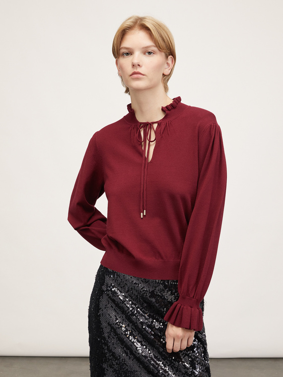 Comfort viscose sweater with ruffles