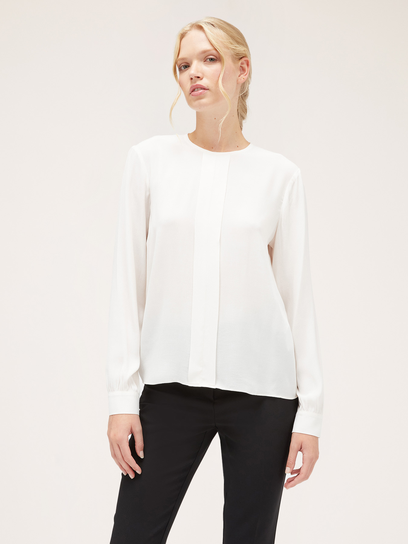 Blusa fluida con piega image number 0