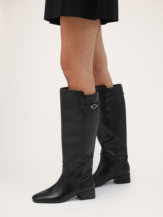 High boots with wide heel