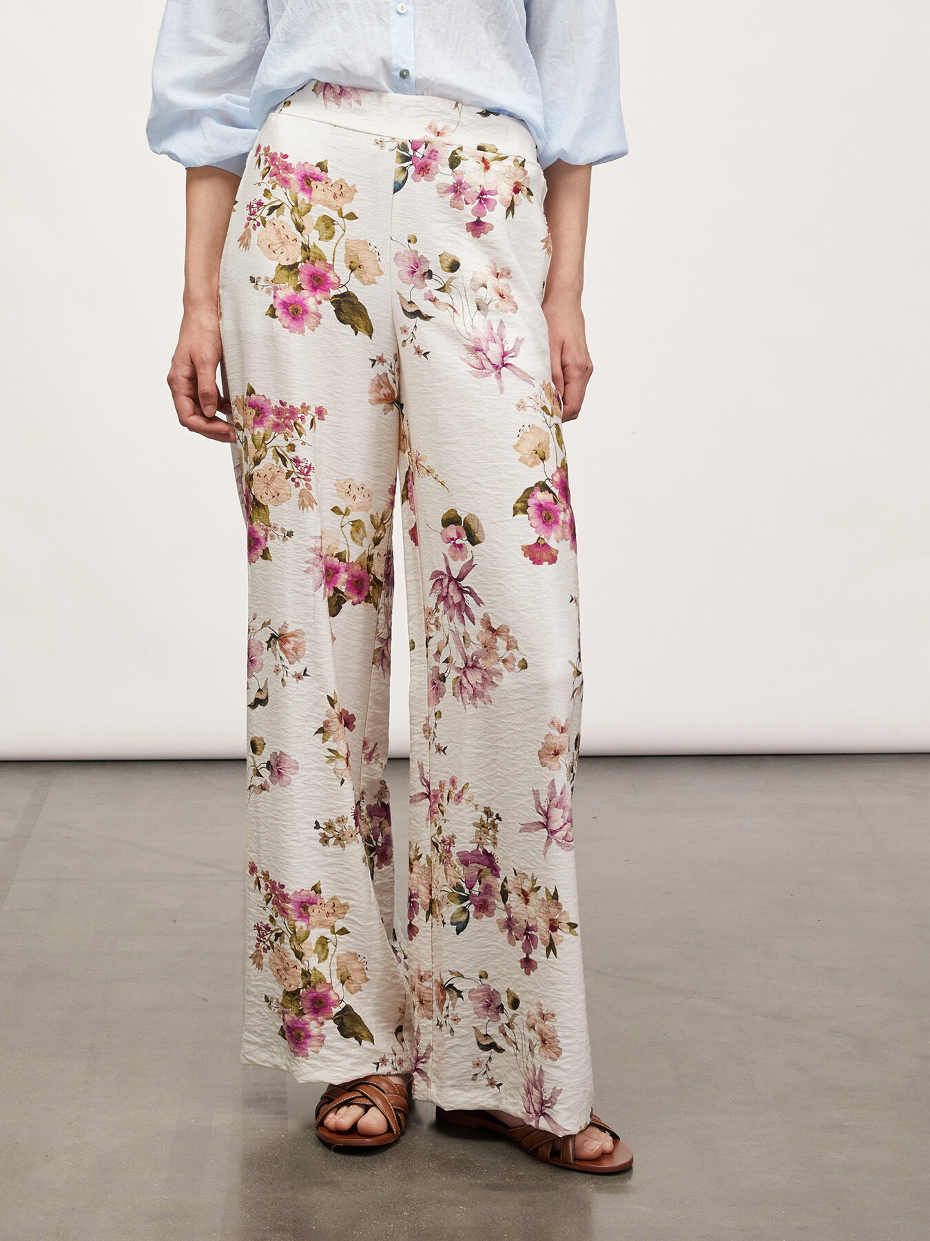 Pantalon palazzo fluide a motif fleuri