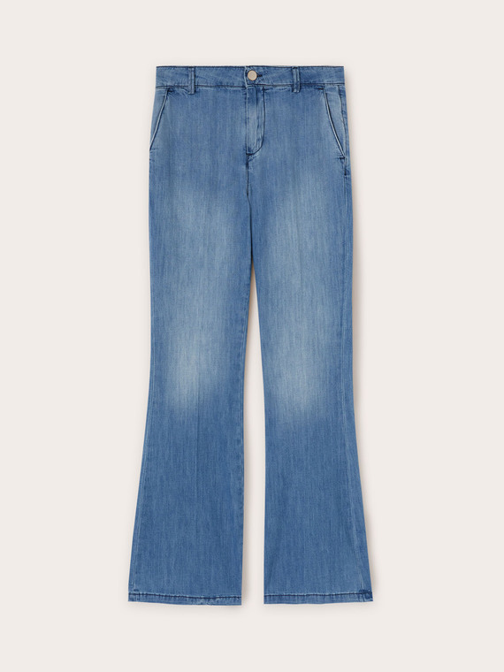 Flare-Jeans aus leichtem Denim