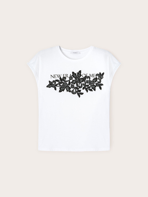 T-shirt with lace and lettering