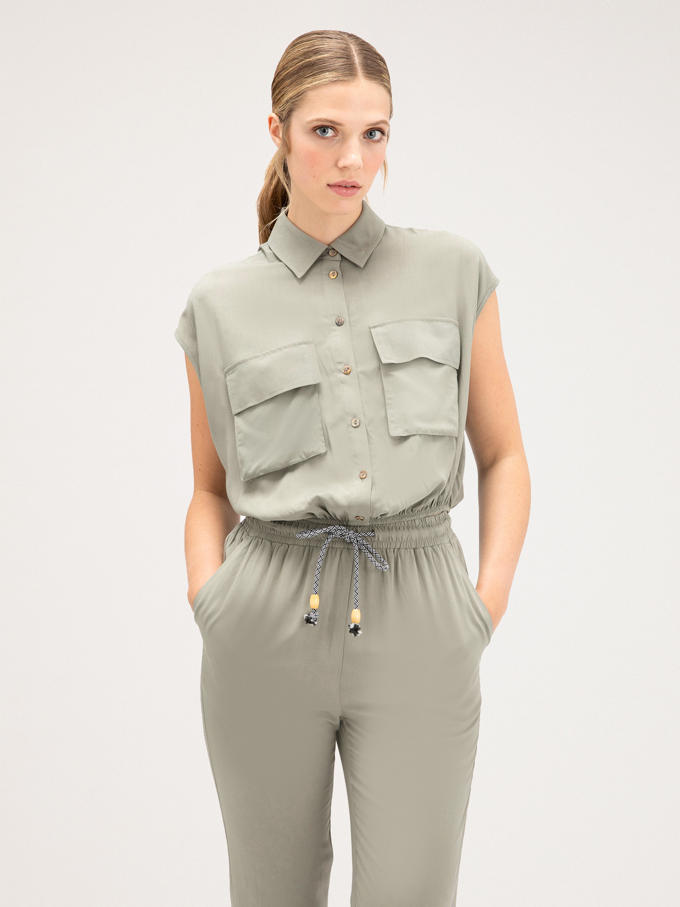 Camicia cropped con tasche image number 0