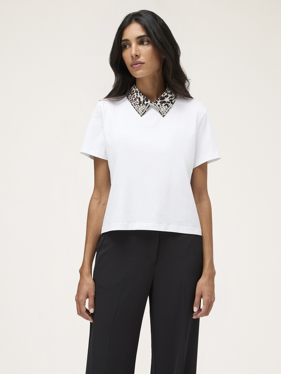 T-shirt with detechable animal print collar