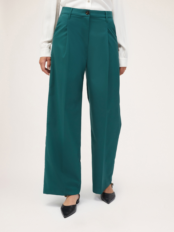 Pantalón modelo palazzo con pliegues