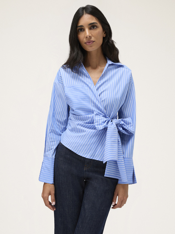 Camicia con incrocio a righe