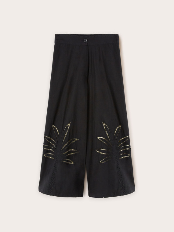 Cropped trousers with embroidery