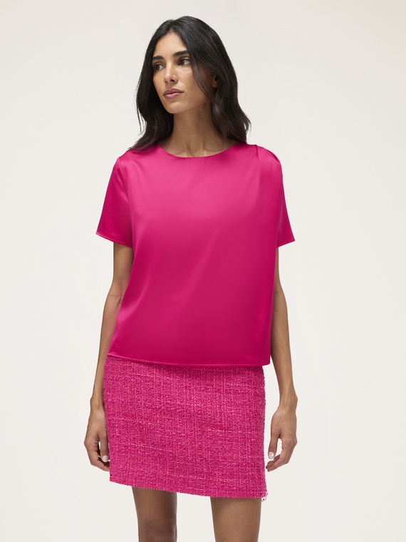 Two-material T-shirt with pleats