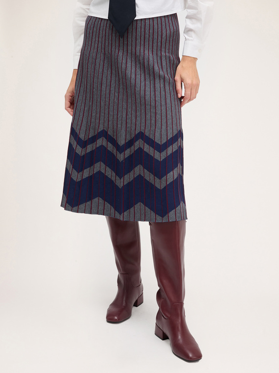 Long pleated knit skirt with chevron pattern