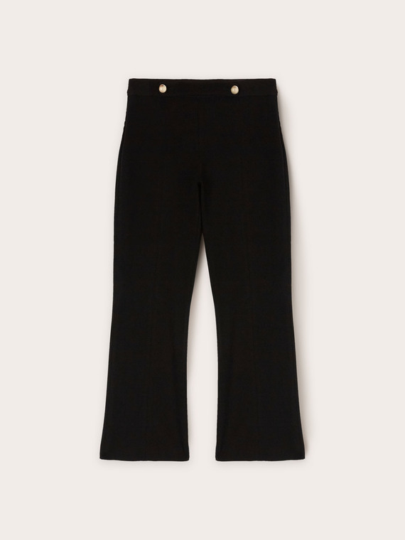 Pantalones kick flare con insignia