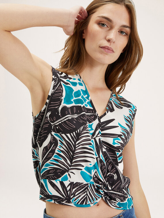 Short top with knot and tropical pattern