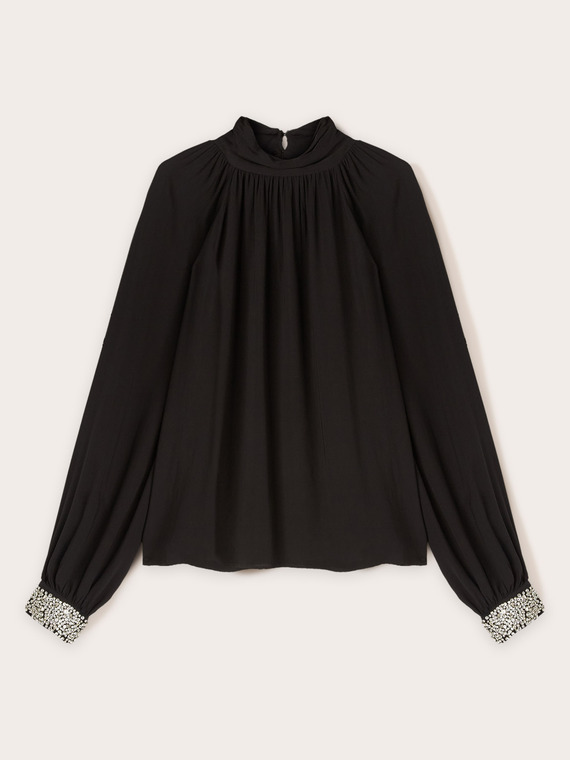 Blusa fluida con polsini ricamati con pietre