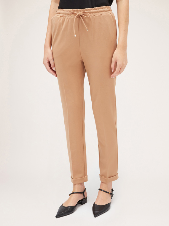 Jogging trousers with ironed crease