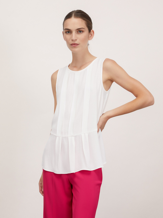 Flowing top with ruffle