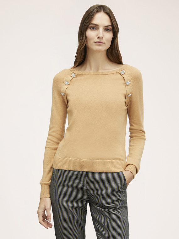 Pullover con bottoni gioiello